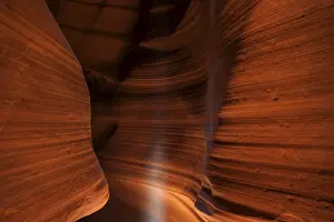 Upper Antelope Canyon Drucke: Colourful sandstone formations with light