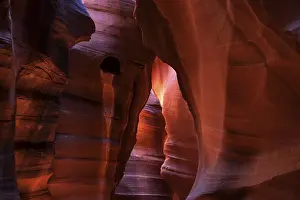 Upper Antelope Canyon Drucke: Colourful sandstone formations with light