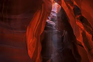 Upper Antelope Canyon Drucke: Colourful sandstone formations with light