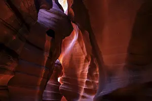 Upper Antelope Canyon Drucke: Colourful sandstone formations with light
