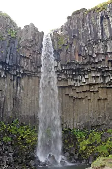 Icelandic Geology Drucke: Columnar basalt with waterfall