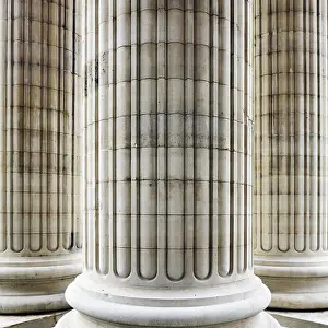 Classicistic Exterior View Drucke: Columns in Paris