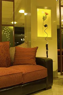 Empty Room Decorations Drucke: Comfortable interior with sofas