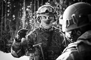 German Special Police Forces Drucke: The commander of the special forces makes a briefing before the operation