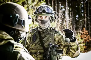 German Special Police Forces Drucke: The commander of the special forces makes a briefing before the operation