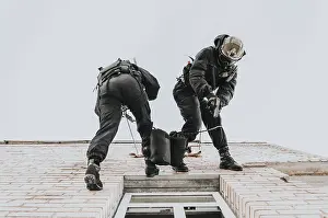 SWAT Team Exercises Drucke: Two commandos train at the base
