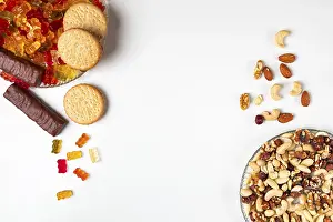 Studio Shot Of Desserts Drucke: Comparison of unhealthy and healthy