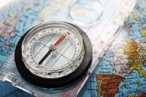 Compass Studio Shot Drucke: Compass on globe
