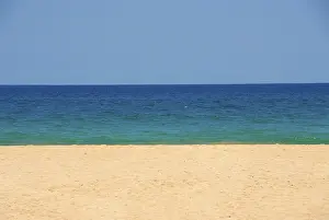 Deserted Beach In Sri Lanka Drucke: Three components, sandy beach, sea
