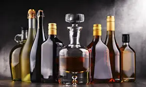 Whisky Bottles Arrangement Drucke: Composition with bottles of assorted alcoholic beverages