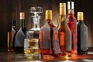 Whisky Bottles Arrangement Drucke: Composition with bottles of assorted alcoholic beverages