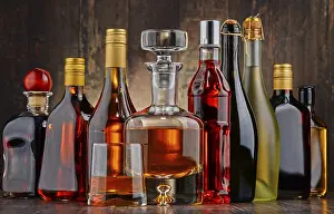 Whisky Bottles Arrangement Drucke: Composition with bottles of assorted alcoholic beverages