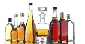 Whisky Bottles Arrangement Drucke: Composition with bottles of assorted alcoholic beverages