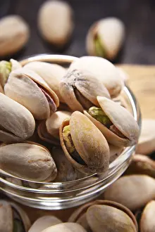 Uninhabited Table Setting Food Drucke: Composition with bowl of in shell pistachios