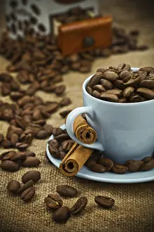 Fragrant Coffee Aroma Drucke: Composition of coffee beans and cup