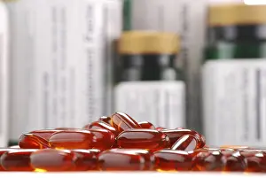 Healthy Eating Composition Drucke: Composition with dietary supplement capsules and containers