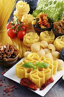 Kitchen Table Setup Drucke: Composition with different sorts of pasta on kitchen table