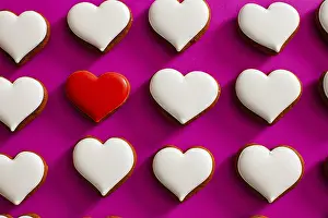 Flat Lay Food Photography Drucke: Composition of gingerbread biscuits heart shaped