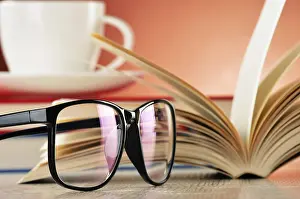 Empty Table Study Space Drucke: Composition with glasses and books on the table