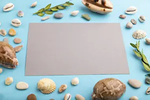 Gray Paper Sheet Mockup Drucke: Composition with gray paper sheet