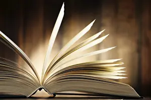 Composition With Open Book Drucke: Composition with hardcover book on the table