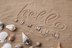 Text Free Space For Holidays Drucke: Composition with text HELLO SUMMER seashells