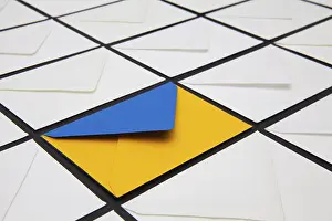 Glazed Tile Background Drucke: Composition with white and colored envelopes on the table