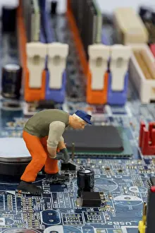 Computer Motherboard Drucke: Computer board and worker, symbol photo for computer