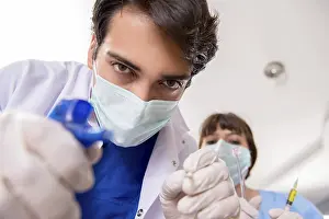 Healthcare Profession Drucke: Concept of treating teeth at dentists