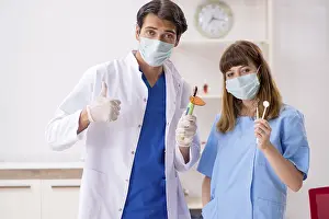Healthcare Professional Drucke: Concept of treating teeth at dentists