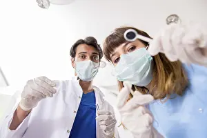 Doctor Patient Relationship Drucke: Concept of treating teeth at dentists