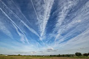 Climate Change Effects Drucke: Condensation trails in the blue