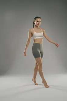 Athletic Wear Drucke: A confident model strides gracefully across a smooth surface