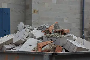 Building Rubble Drucke: Construction waste in a container