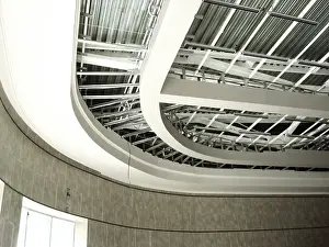 Architectural Style Photography Drucke: Construction work finishing the ceiling in the great hall