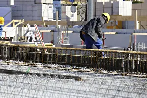 Civil Engineering Projects Drucke: Construction work on the foundations of a large apartment building