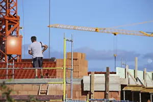 Mutterstadt Development Area Drucke: Construction worker (bricklayer) on the building site (Mutterstadt development area)