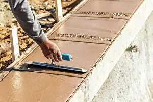Coping Around Pools Drucke: Construction Worker Using Trowel On Wet Cement Forming Coping Around New Pool