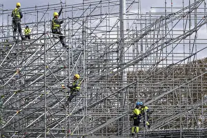 Urban Construction Work Drucke: Construction workers on scaffolding