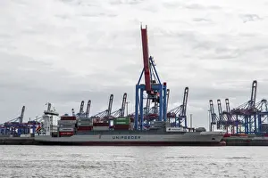 Freight Transport Vessel Drucke: Container ship, loading cranes and stacks of containers