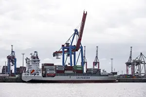 Container Ship Hamburg Drucke: Container ship, loading cranes and stacks of containers