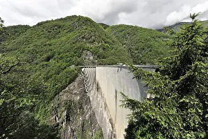 Valle Verzasca Scenery Drucke: Contra dam with lateral overflows