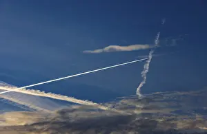 Aviation Industry Europe Drucke: Contrails intersect in the evening sky