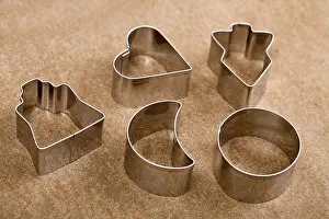 Kitchen Utensil Still Life Drucke: Cookie cutters on a sheet of baking paper
