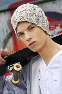 Cool Young Adult Male Drucke: A cool looking young man in front of Graffiti Austria