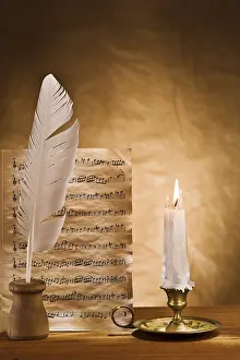 Candle Flame Glow Drucke: Copyspace background of musical writing