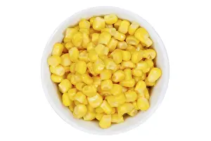 Plain Background Drucke: Corn grains corn grains from above crop in front of a white background