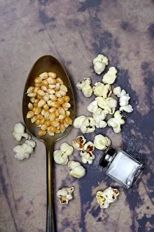 Nutrition Facts Corn Drucke: Corn (Zea mays) kernels in spoon and popcorn