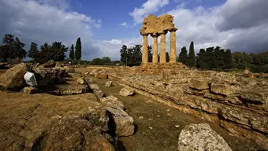 Agrigento Sicily Italy Drucke: Corner of a temple, columns, chapter