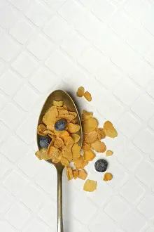 Breakfast Food Images Drucke: Cornflakes and blueberries in spoon, Breakfast